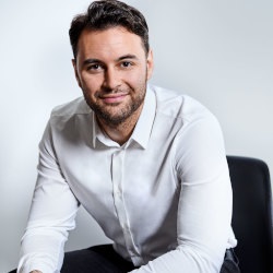 ThomRichards Managed 250x250 oct2018