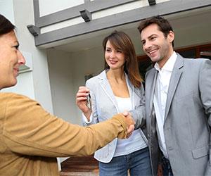 ShakingHandsWithRealEstateAgent 115953505 Save96perweek